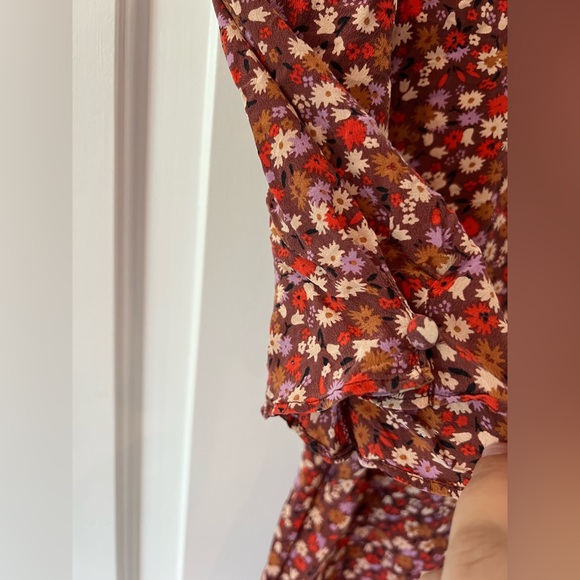 Madewell Silk Button-Sleeve Top in Spring Prairie | Spring Floral Rusted | sz 4 - Picture 8 of 10